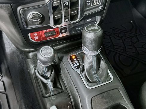 Used 2021 Jeep Wrangler Unlimited Rubicon 4xe w/ Cold Weather Group AWD/4WD image 17