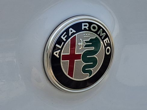 Used 2023 Alfa Romeo Stelvio Veloce AWD/4WD image 17