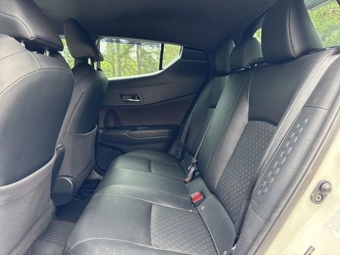 Used 2019 Toyota C-HR Limited FWD image 11