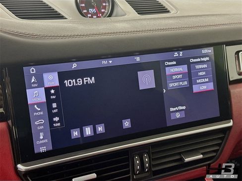 Used 2019 Porsche Cayenne Turbo w/ Premium Plus Package image 12