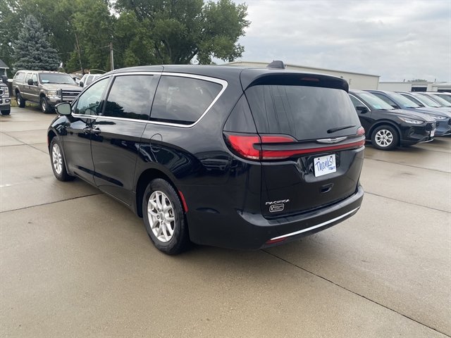 Used 2024 Chrysler Pacifica Touring-L FWD image 13