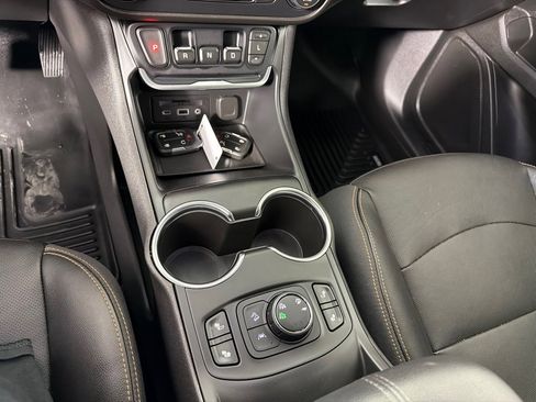 Used 2019 GMC Terrain SLT w/ Preferred Package AWD/4WD image 18