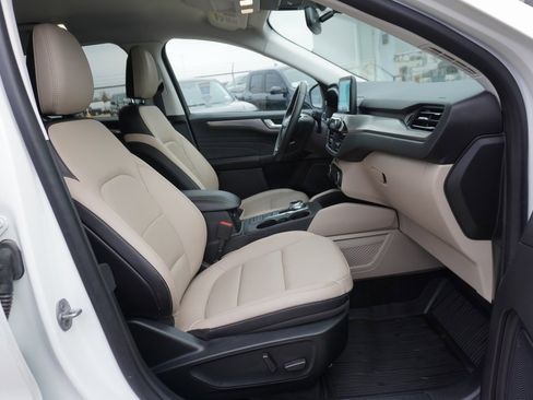 Certified 2022 Ford Escape Titanium image 23