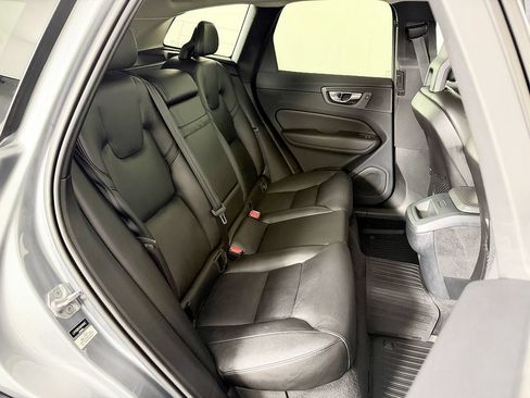 Used 2019 Volvo XC60 T5 Momentum w/ Premium Package AWD/4WD image 45