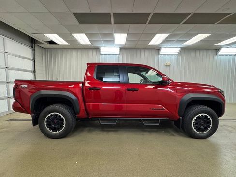 Used 2026 Toyota Tacoma TRD Off-Road AWD/4WD image 5