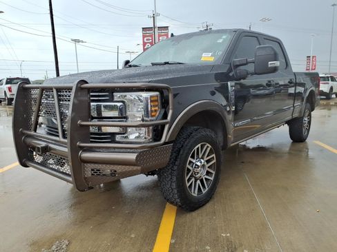 Used 2019 Ford F250 Lariat w/ Lariat Ultimate Package AWD/4WD image 1