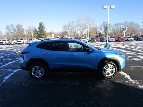 Certified 2025 Chevrolet Trax LS image 5