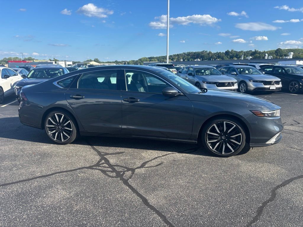 Used 2024 Honda Accord Touring image 3