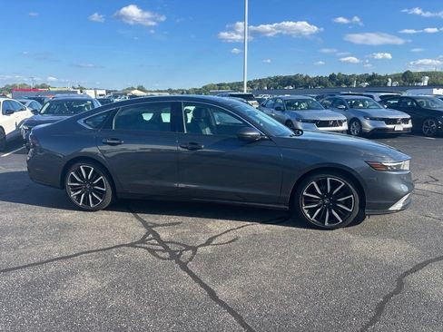 Used 2024 Honda Accord Touring image 3