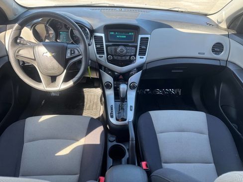 Used 2015 Chevrolet Cruze LS FWD image 6