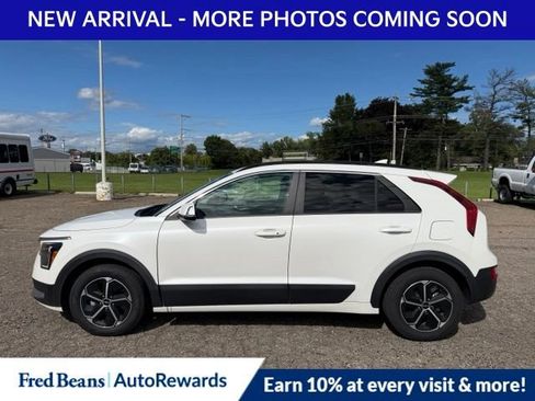 Used 2023 Kia Niro EX FWD image 4