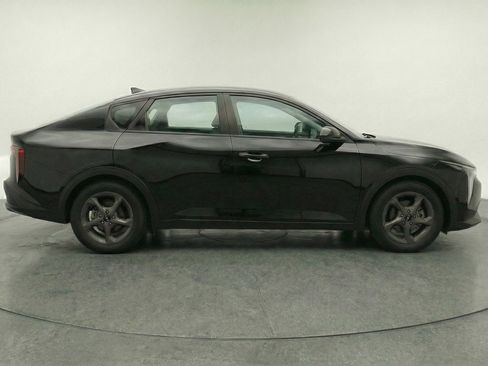 Used 2025 Kia K4 LXS image 11