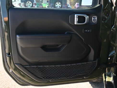 Used 2021 Jeep Wrangler Sport image 26