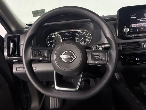 Used 2023 Nissan Pathfinder S FWD image 14