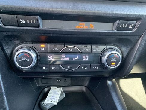 Used 2018 MAZDA MAZDA3 Touring image 24