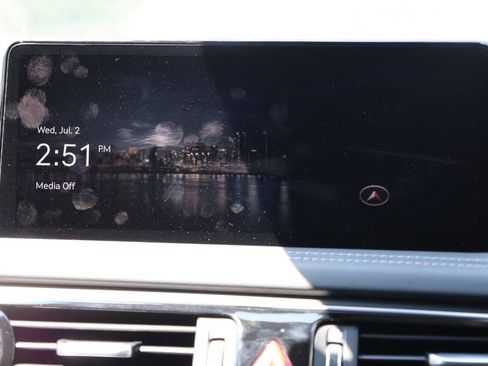 Used 2023 Genesis G70 2.0T image 20