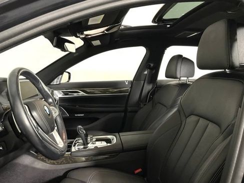 Used 2018 BMW 750i xDrive w/ Autobahn Package AWD/4WD image 32