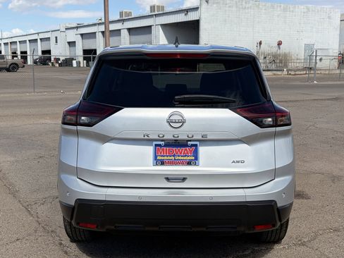 Used 2024 Nissan Rogue S image 5