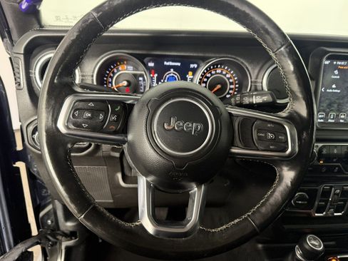 Used 2018 Jeep Wrangler Unlimited Sahara w/ Dual Top Group AWD/4WD image 21