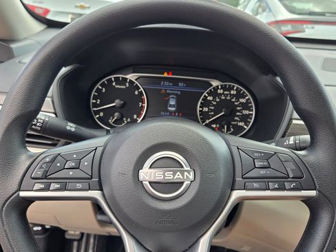Used 2025 Nissan Altima 2.5 SV FWD image 23