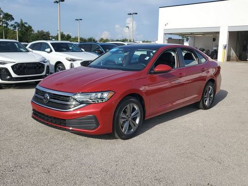 Certified 2024 Volkswagen Jetta SE w/ Panoramic Sunroof Package FWD image 8