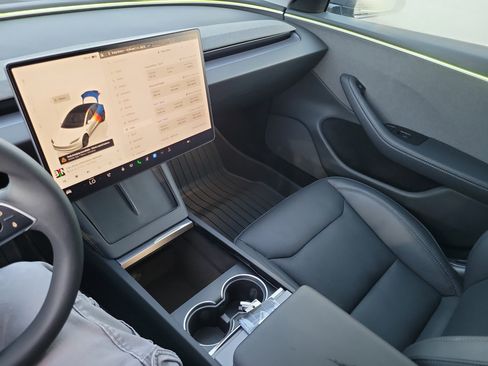 Used 2025 Tesla Model 3 image 12