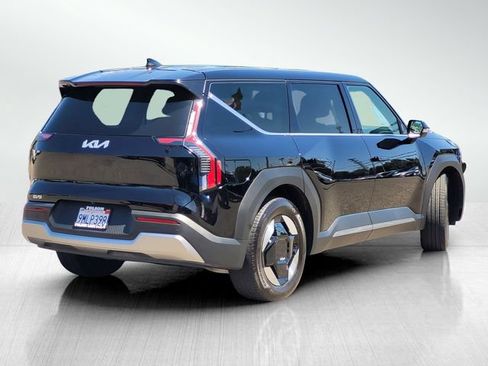 Used 2024 Kia EV9 Light Long Range RWD image 4