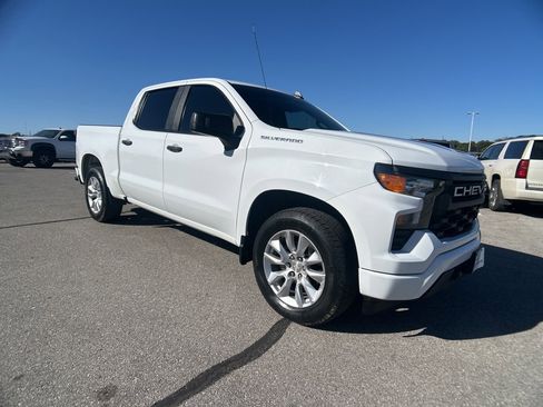 Used 2022 Chevrolet Silverado 1500 Custom image 3