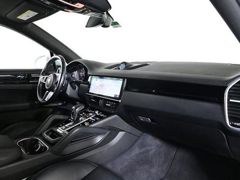 Certified 2020 Porsche Cayenne image 17