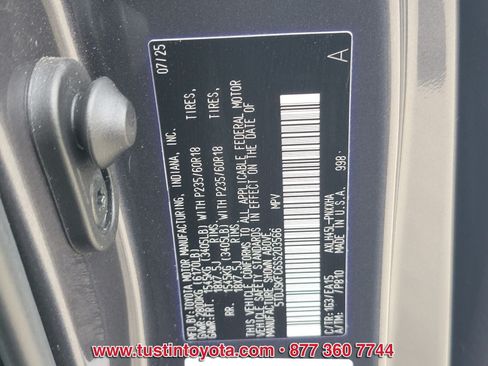 Used 2025 Toyota Sienna XLE w/ XLE Plus Package AWD/4WD image 18
