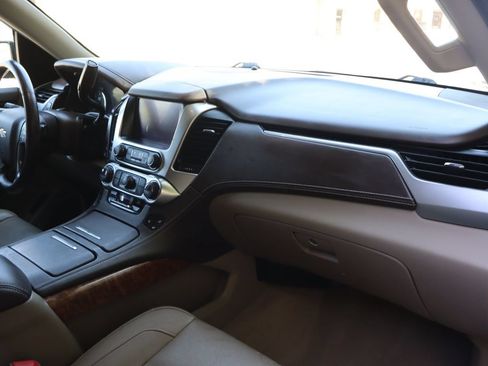 Used 2020 Chevrolet Suburban Premier AWD/4WD image 17