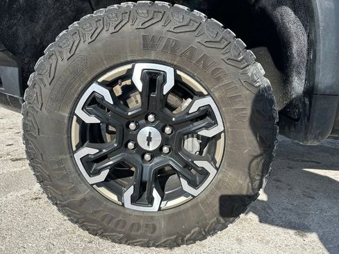 Used 2024 Chevrolet Silverado 1500 ZR2 image 19