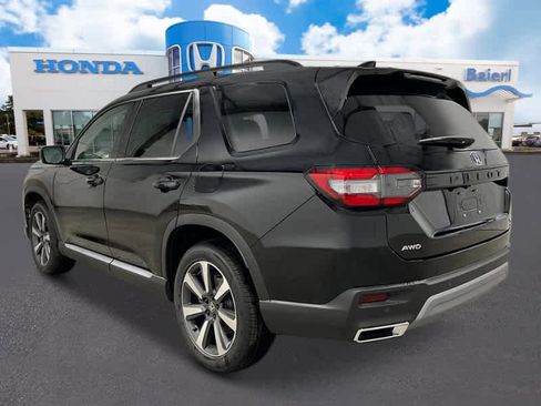 New 2025 Honda Pilot Touring image 3