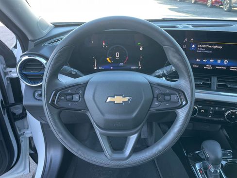 Used 2025 Chevrolet Trax LT image 27