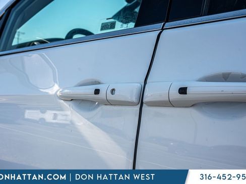 Used 2022 Chrysler Pacifica Touring-L FWD image 31