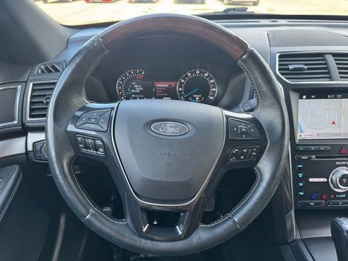 Used 2018 Ford Explorer Platinum AWD/4WD image 25
