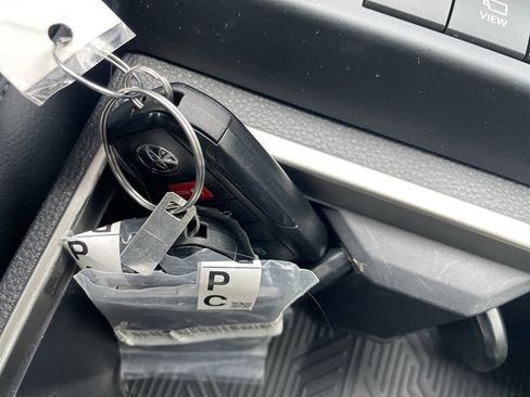 Used 2025 Toyota Tacoma TRD Sport image 29