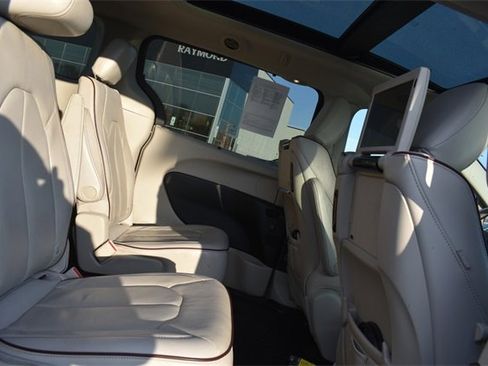 Used 2018 Chrysler Pacifica Limited w/ Advanced Safetytec Group image 17