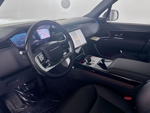 Used 2025 Land Rover Range Rover Long Wheelbase SE image 9