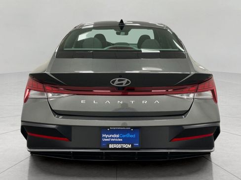 Certified 2025 Hyundai Elantra SEL FWD image 4