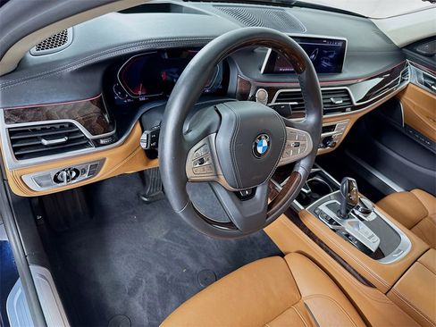 Used 2021 BMW 750i xDrive w/ Executive Package image 10