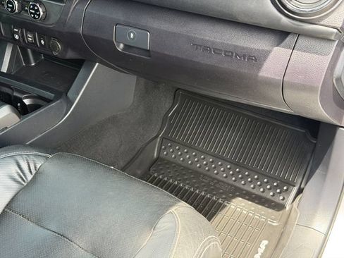 Used 2018 Toyota Tacoma TRD Sport RWD image 20