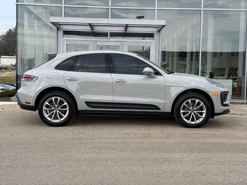 Used 2025 Porsche Macan AWD/4WD image 2