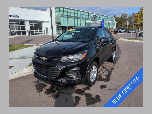 Used 2022 Chevrolet Trax LS w/ Tint and Cruise Package AWD/4WD image 1