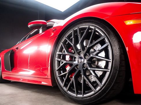Used 2017 Audi R8 V10 w/ Carbon Exterior Package AWD/4WD image 17