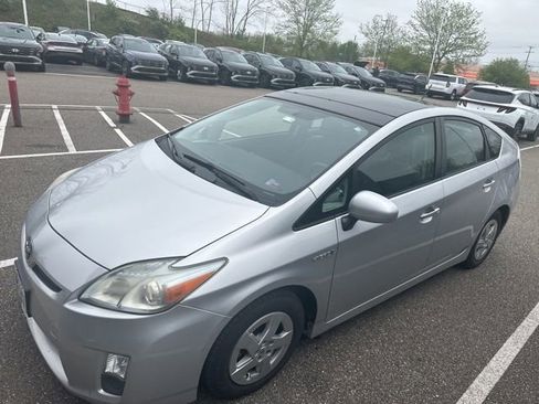 Used 2011 Toyota Prius Three w/ Solar Roof Pkg FWD image 3
