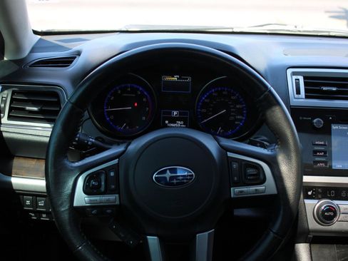Used 2017 Subaru Outback 2.5i Limited AWD/4WD image 9