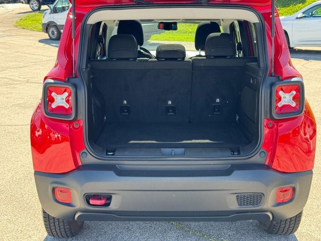 Used 2023 Jeep Renegade Trailhawk w/ Sun/Sound Group AWD/4WD image 5