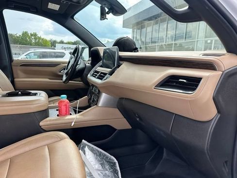 Used 2021 Chevrolet Tahoe Premier w/ Premium Package RWD image 10