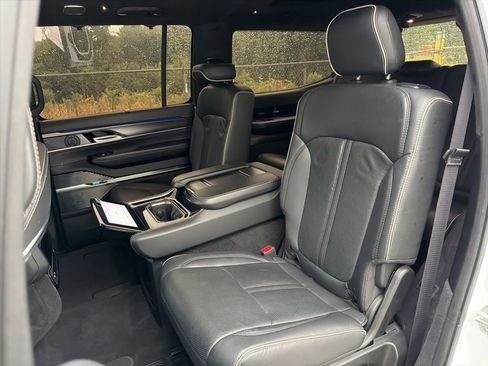 Used 2023 Jeep Grand Wagoneer Series II AWD/4WD image 22